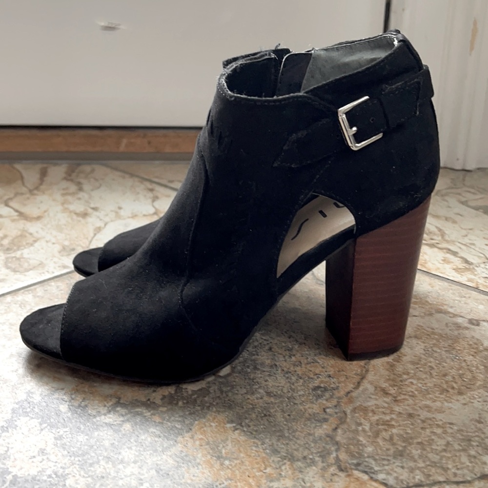Black heel booties